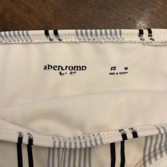Abercrombie Kids bikini size 15/16. Navy, light blue and white stripes. - Picture 5 of 7